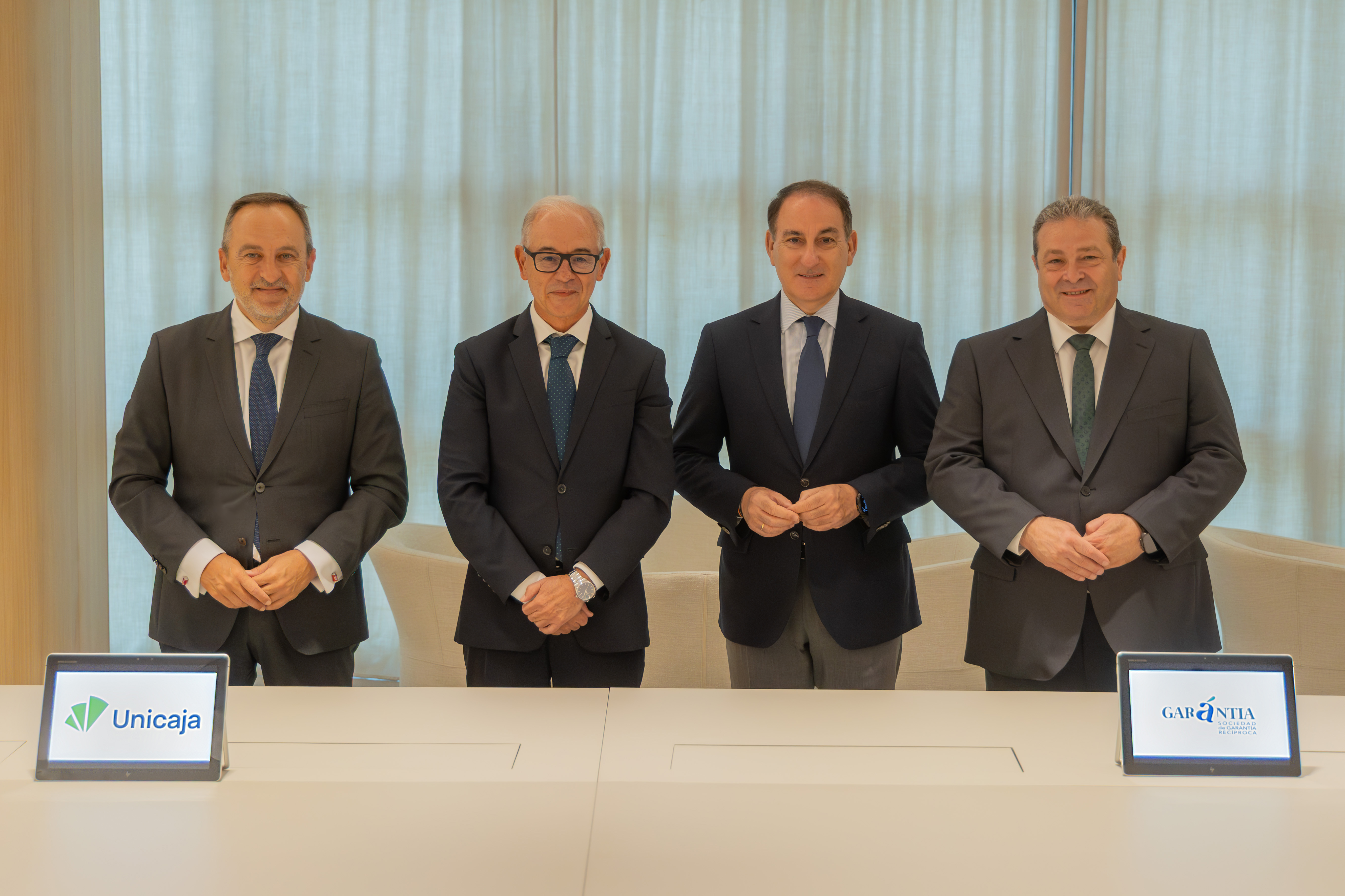 Unicaja y Garántia impulsan el acceso al crédito de pymes y autónomos con una línea de financiación de 160 millones de euros