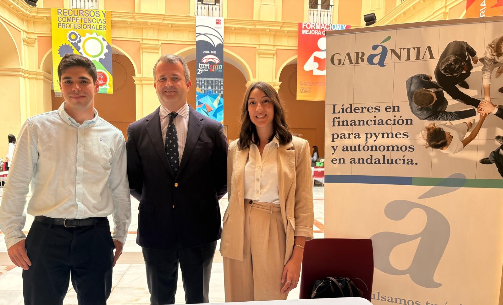 imagen de Garántia colabora con el programa JOBVEN en la Facultad de Ciencias Empresariales y Turismo de Huelva